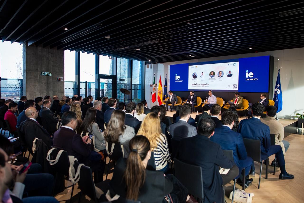 El prestigioso economista Diego García del Río participó junto a Néstor Camarillo, Senador de la República Méxicana, en una ponencia sobre inversión y economía en la prestigiosa IE University